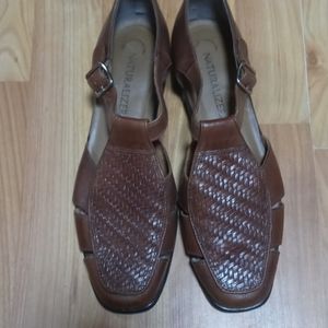 Ladies sandles size 8 1/2